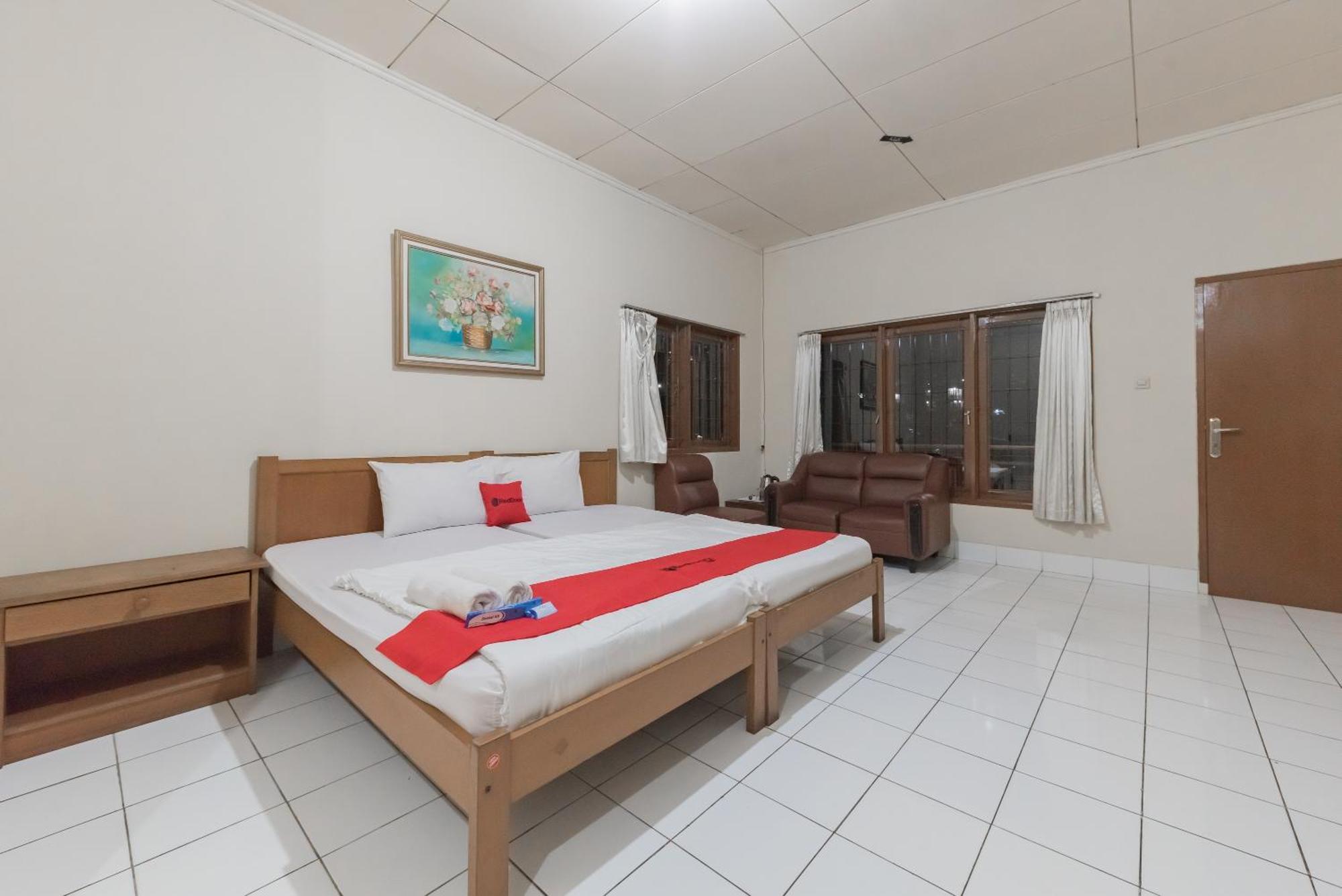 Reddoorz Plus At Hotel Griya Astoeti Богор Екстер'єр фото
