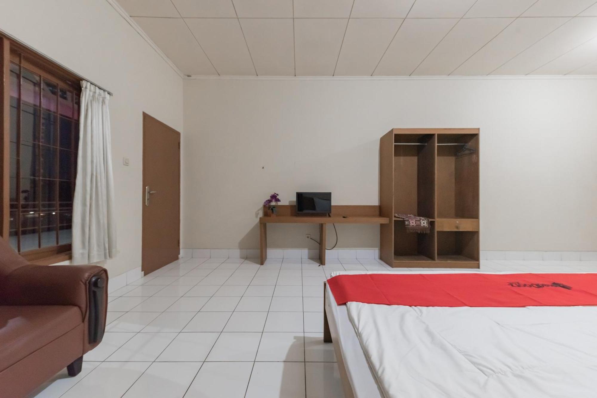 Reddoorz Plus At Hotel Griya Astoeti Богор Екстер'єр фото