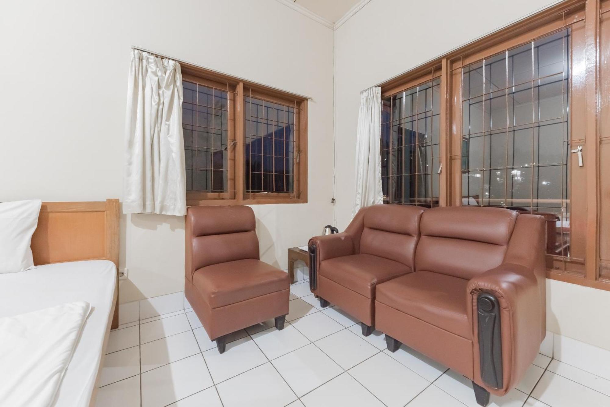 Reddoorz Plus At Hotel Griya Astoeti Богор Екстер'єр фото