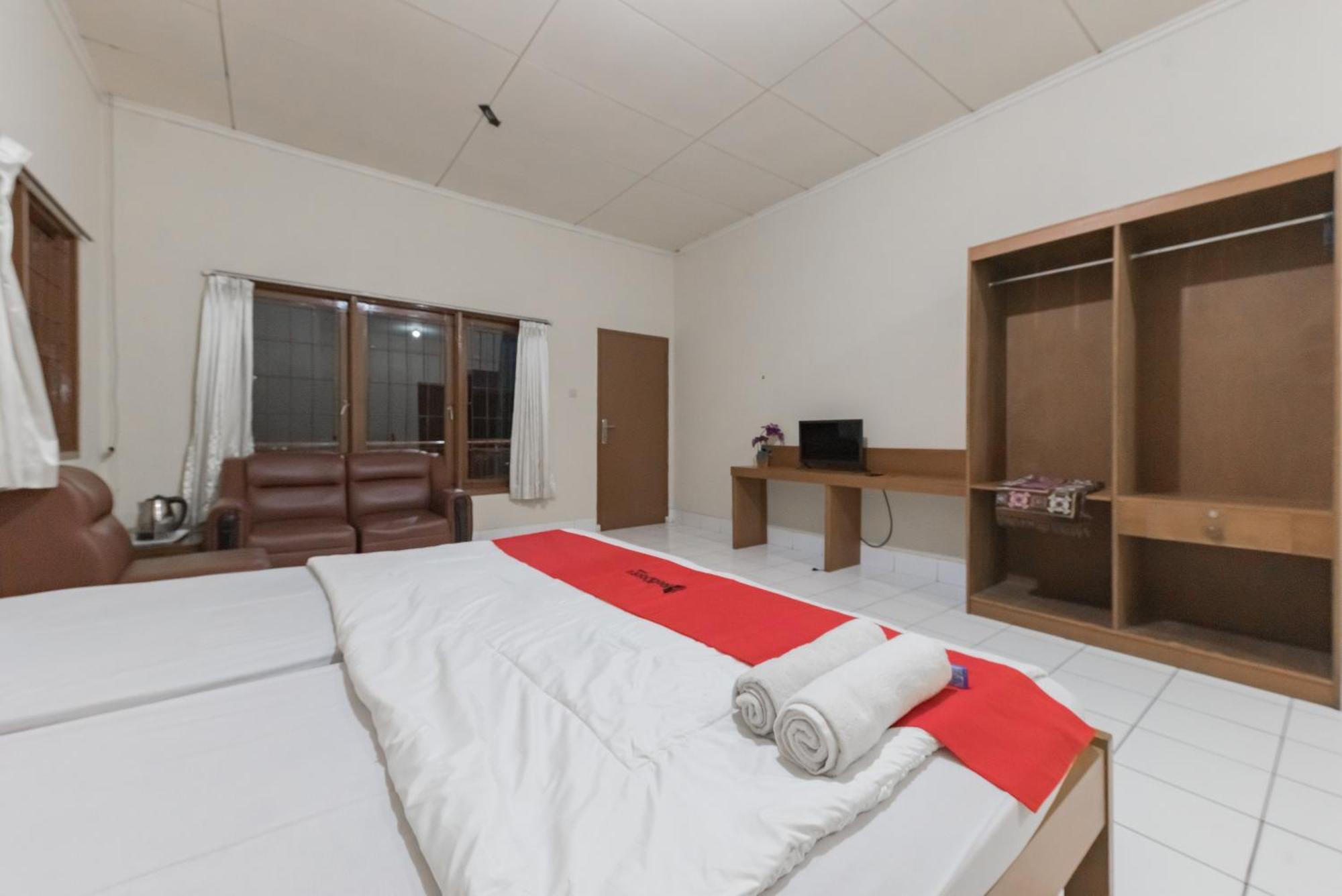 Reddoorz Plus At Hotel Griya Astoeti Богор Екстер'єр фото