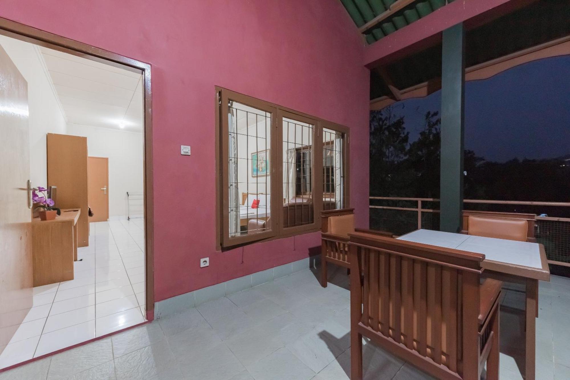 Reddoorz Plus At Hotel Griya Astoeti Богор Екстер'єр фото