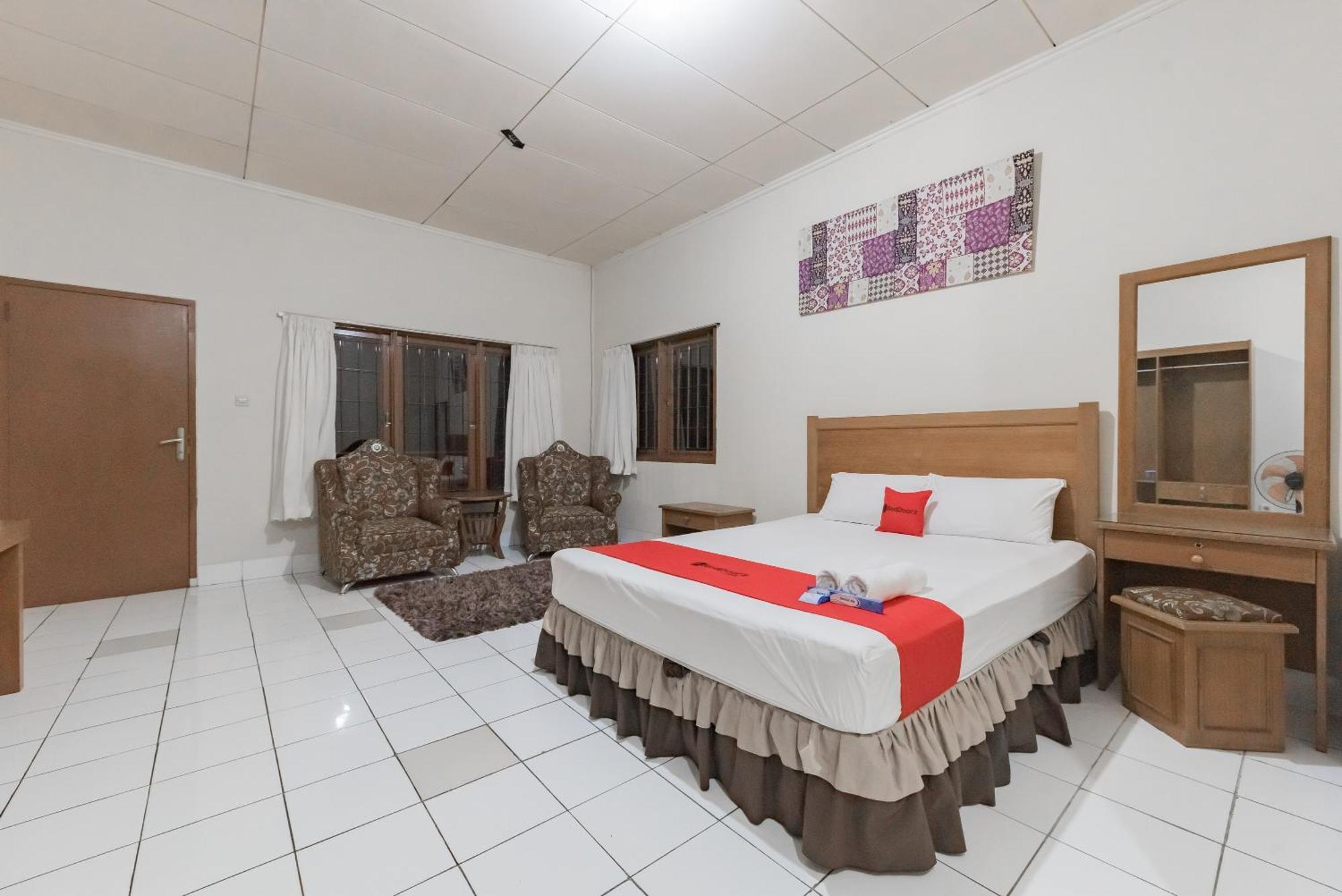 Reddoorz Plus At Hotel Griya Astoeti Богор Екстер'єр фото
