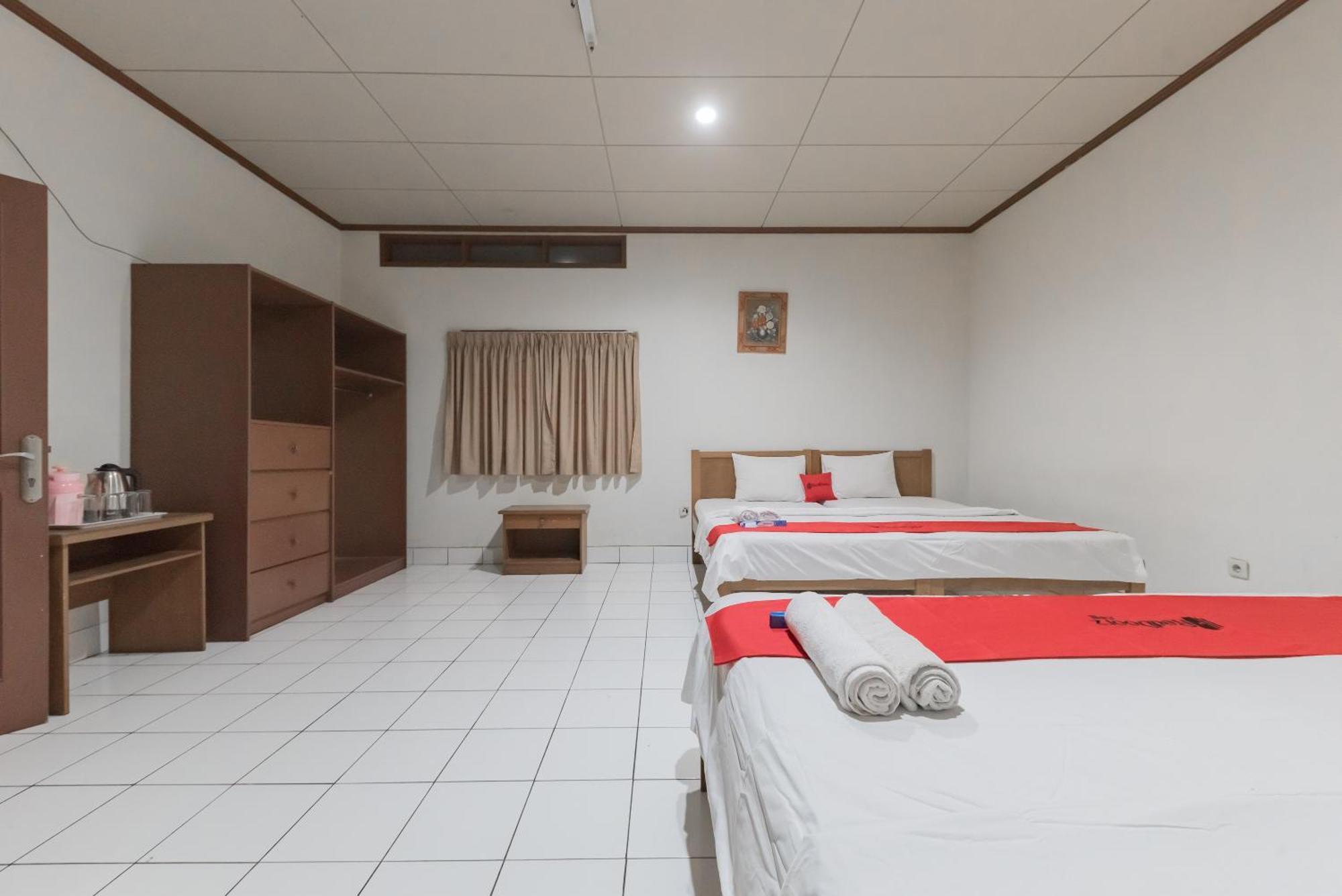 Reddoorz Plus At Hotel Griya Astoeti Богор Екстер'єр фото