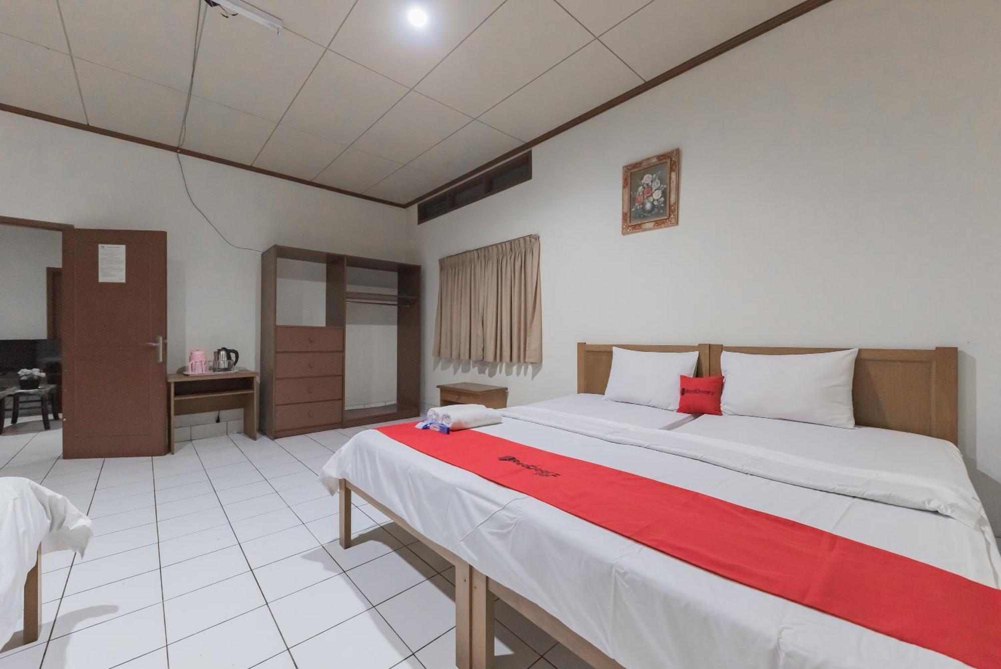 Reddoorz Plus At Hotel Griya Astoeti Богор Екстер'єр фото
