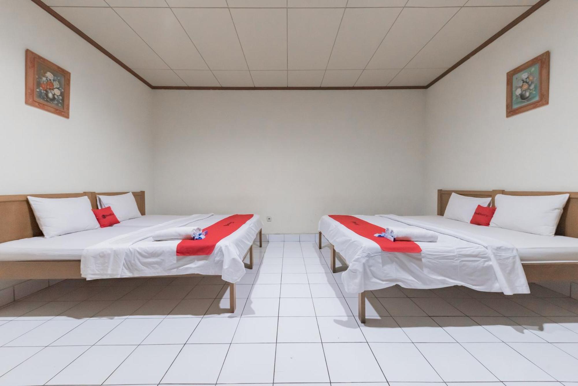 Reddoorz Plus At Hotel Griya Astoeti Богор Екстер'єр фото