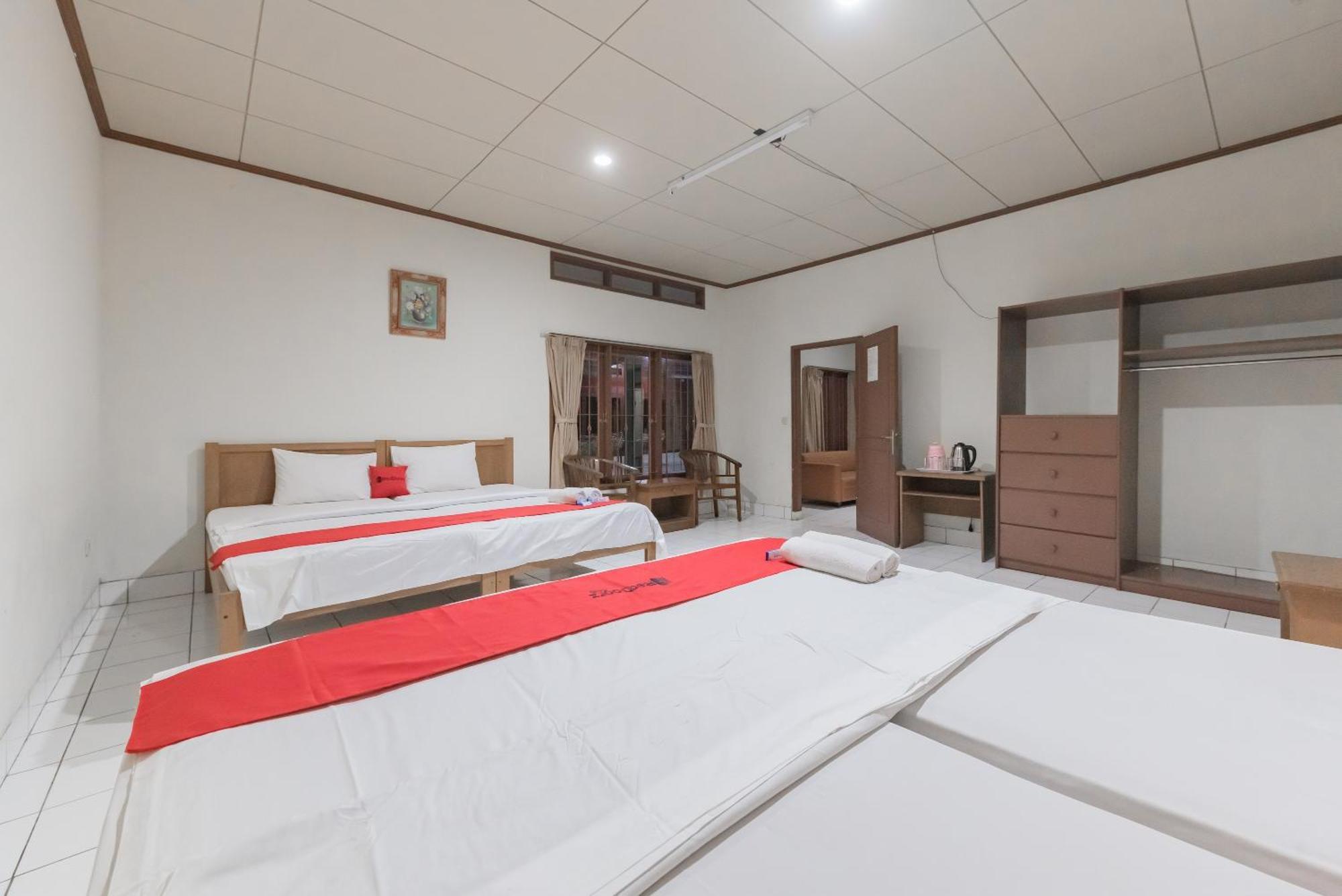 Reddoorz Plus At Hotel Griya Astoeti Богор Екстер'єр фото