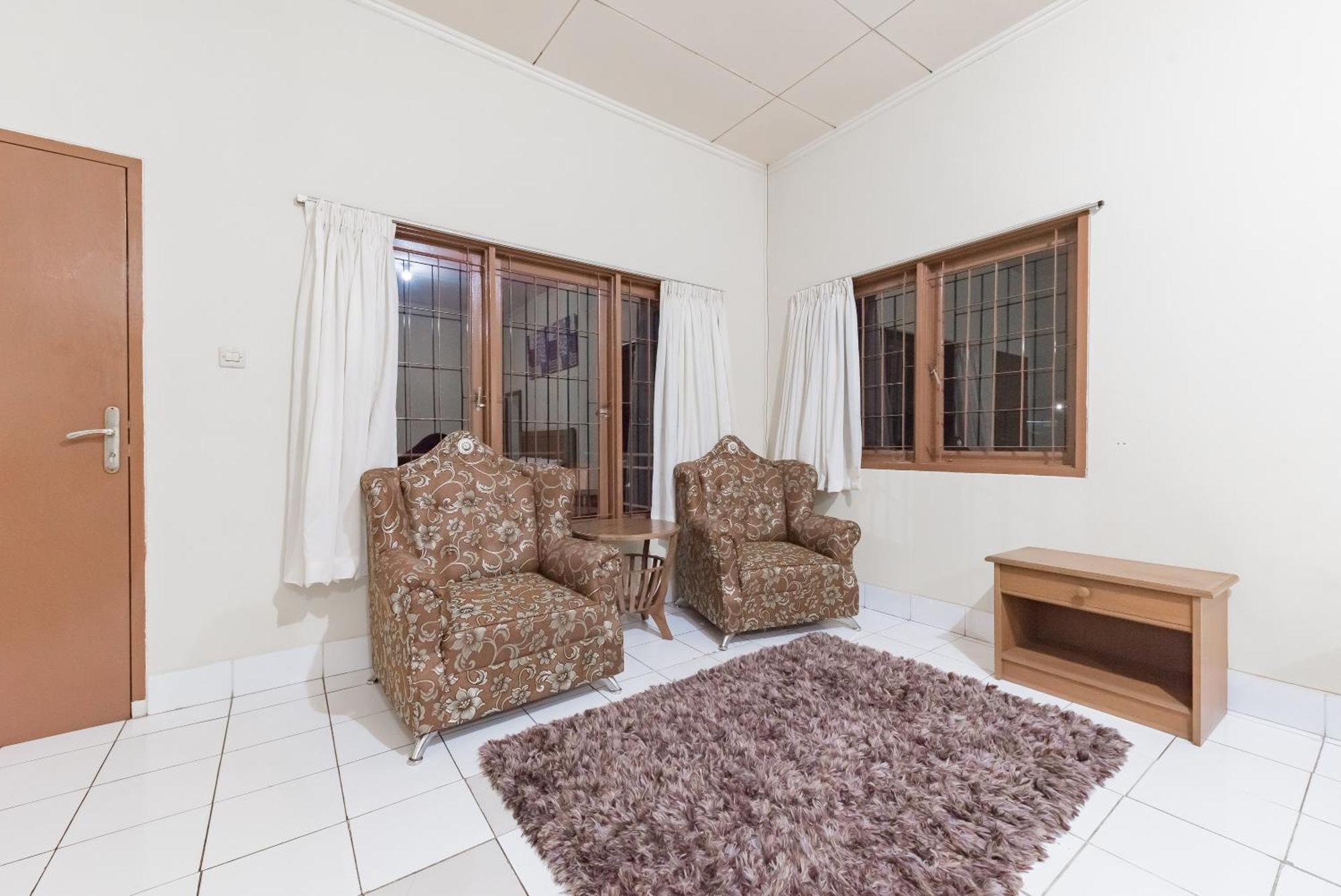 Reddoorz Plus At Hotel Griya Astoeti Богор Екстер'єр фото