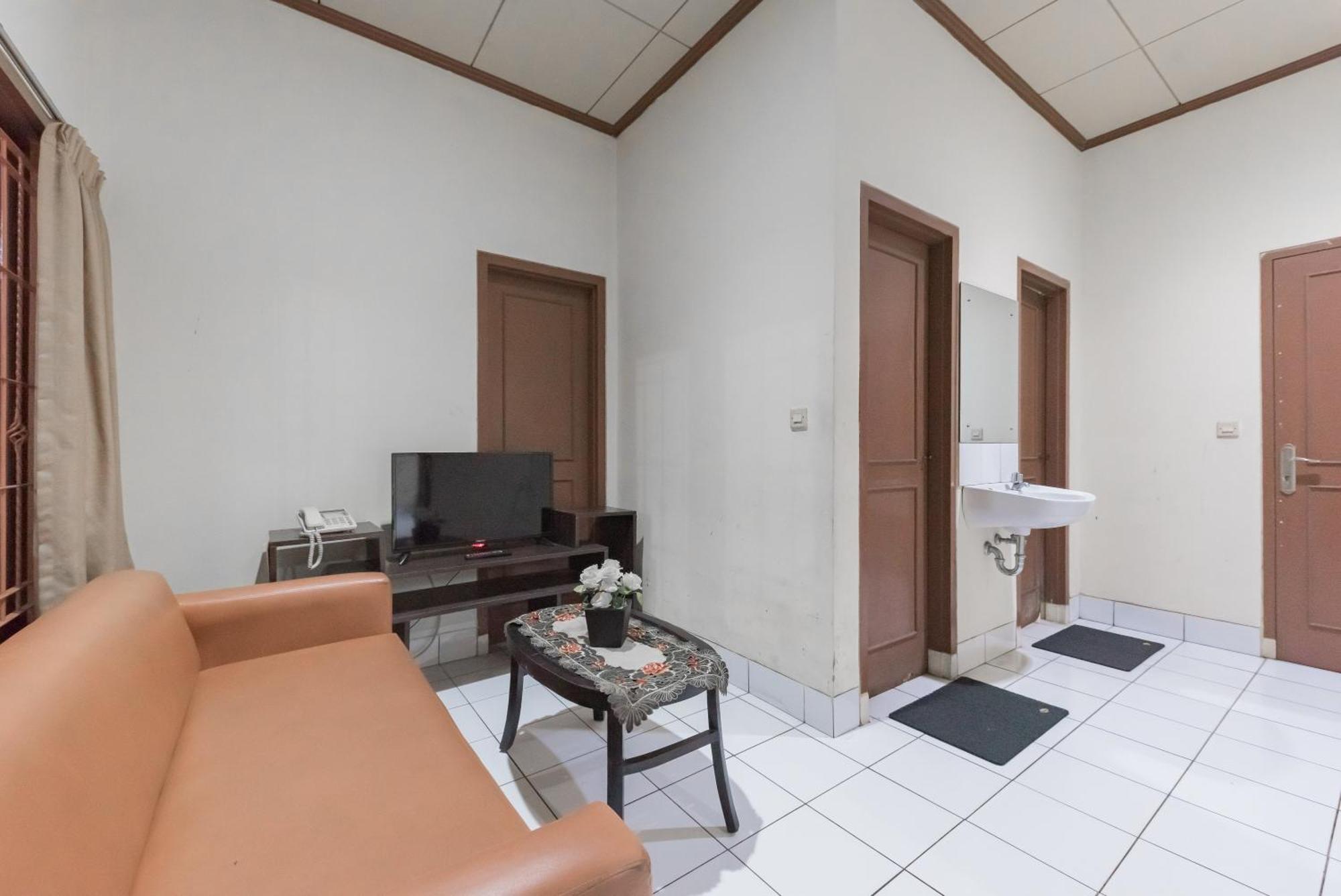 Reddoorz Plus At Hotel Griya Astoeti Богор Екстер'єр фото