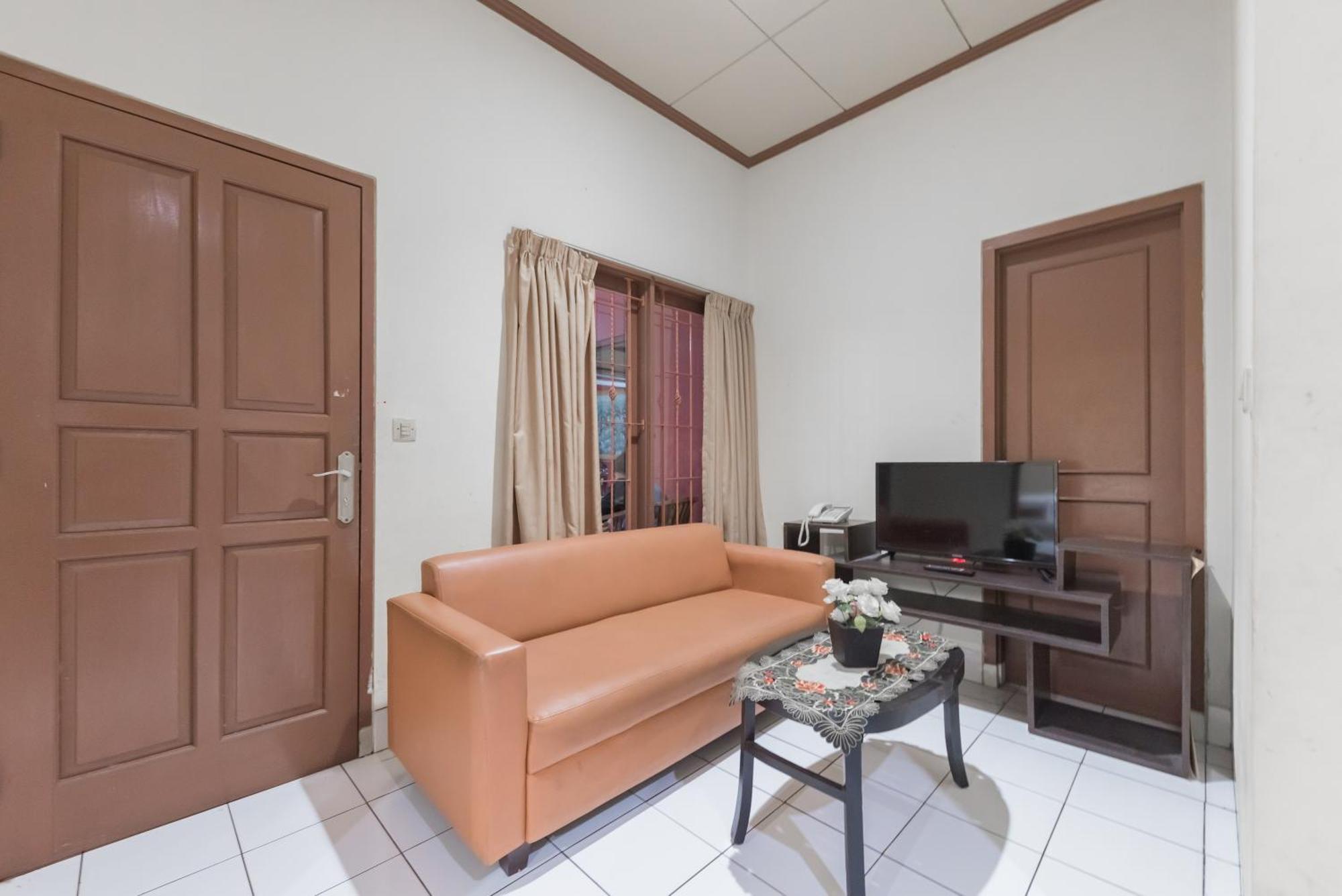 Reddoorz Plus At Hotel Griya Astoeti Богор Екстер'єр фото