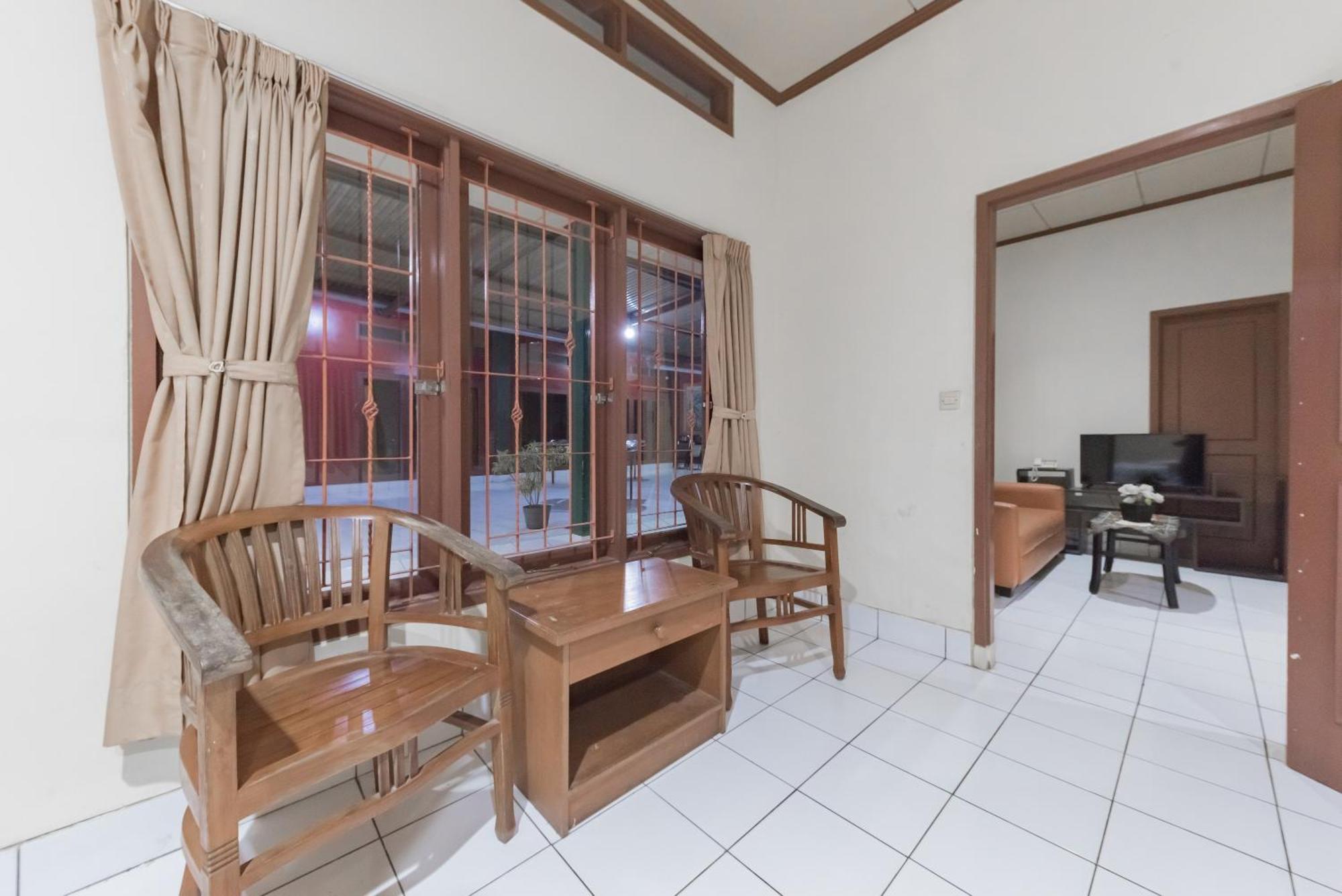 Reddoorz Plus At Hotel Griya Astoeti Богор Екстер'єр фото